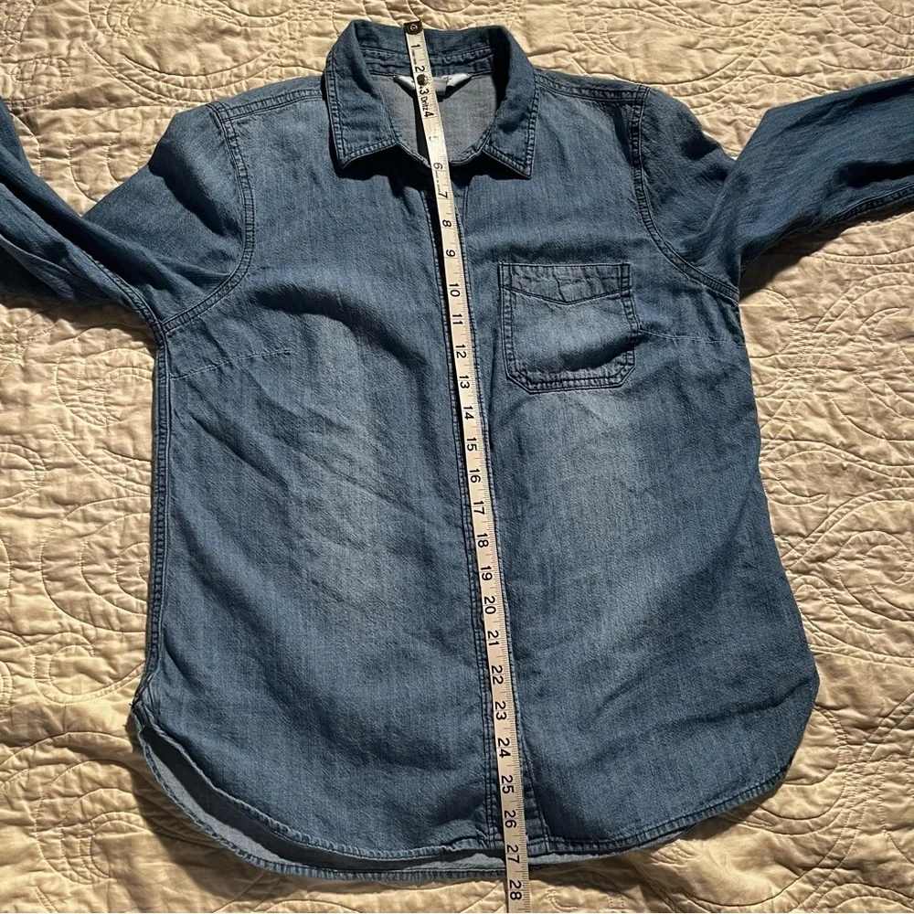 Old Navy medium wash denim button-down - M - Picture 7 of 7